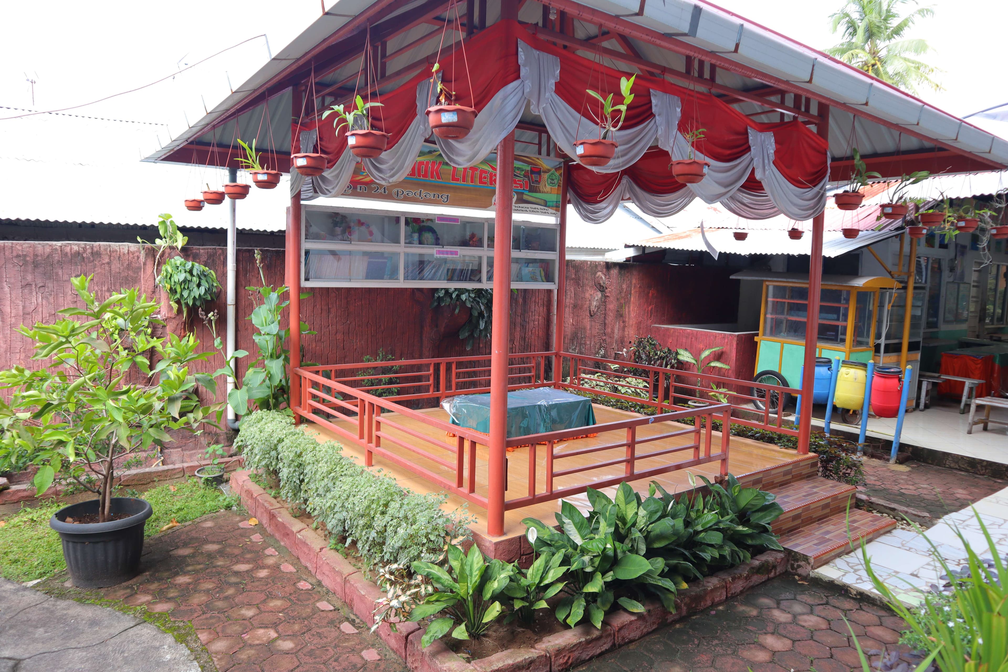 Ruang Literasi (Gazebo)
